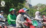 {ẢNH] Nắng nóng kéo dài, lại lo nguy cơ tai nạn giao thông cho những 